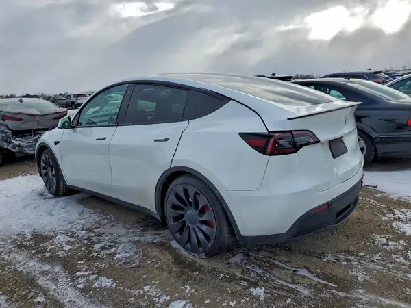 7SAYGDEF7PF709638 2023 TESLA MODEL Y - Image 2