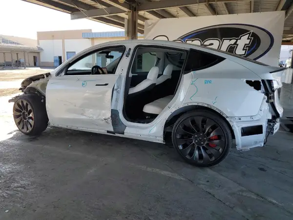 7SAYGDEF7PF711423 2023 TESLA MODEL Y - Image 2