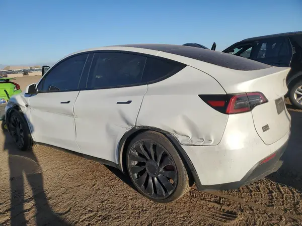 7SAYGDEF7PF738413 2023 TESLA MODEL Y - Image 2