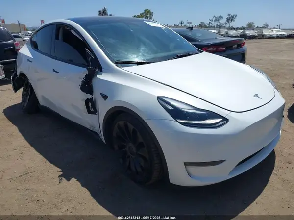 7SAYGDEF7PF739528 2023 TESLA MODEL Y - Image 1
