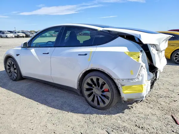 7SAYGDEF7PF740064 2023 TESLA MODEL Y - Image 2
