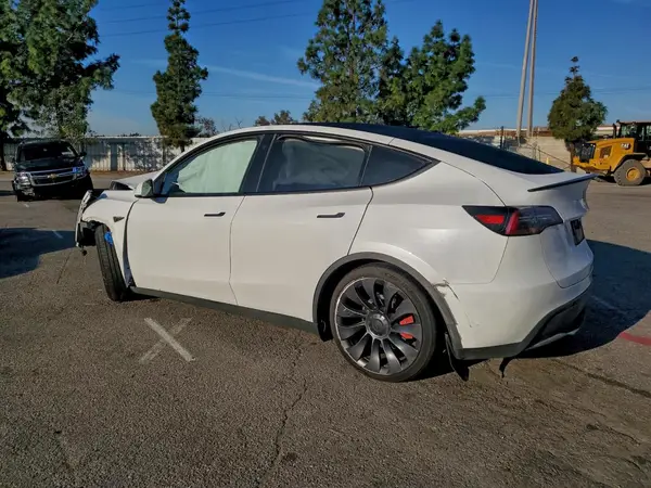 7SAYGDEF7PF743806 2023 TESLA MODEL Y - Image 2