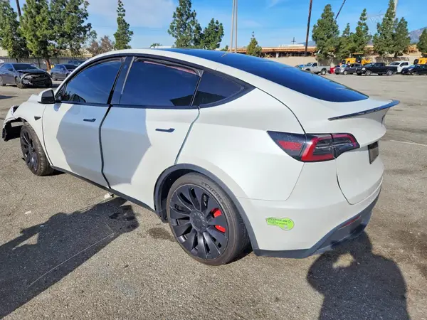 7SAYGDEF7PF751100 2023 TESLA MODEL Y - Image 2