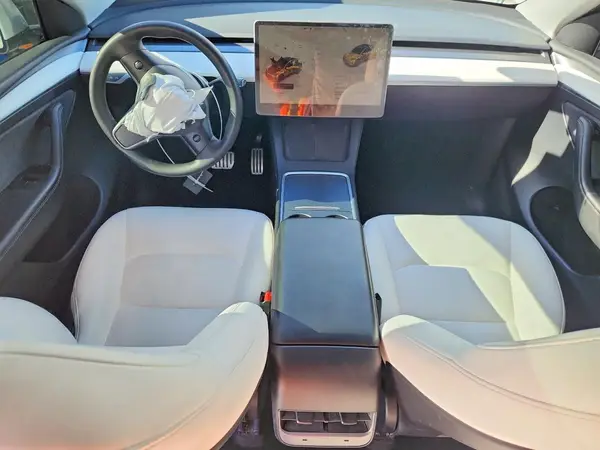 7SAYGDEF7PF751100 2023 TESLA MODEL Y - Image 8