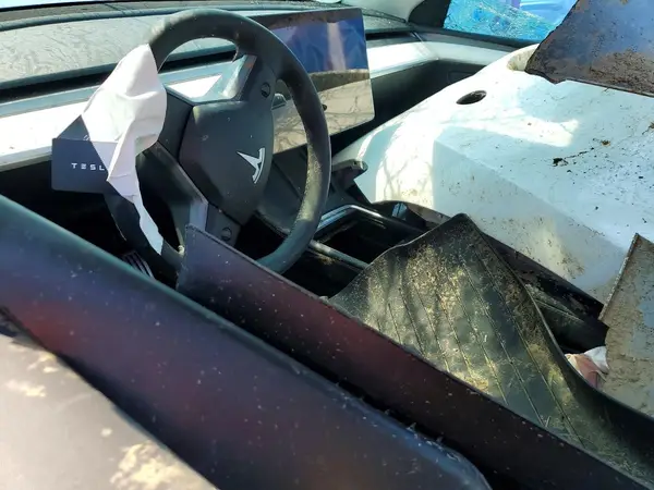 7SAYGDEF7PF758614 2023 TESLA MODEL Y - Image 8