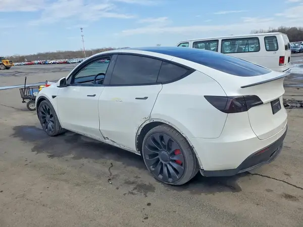 7SAYGDEF7PF759570 2023 TESLA MODEL Y - Image 2