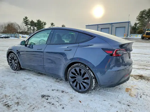 7SAYGDEF7PF762646 2023 TESLA MODEL Y - Image 2