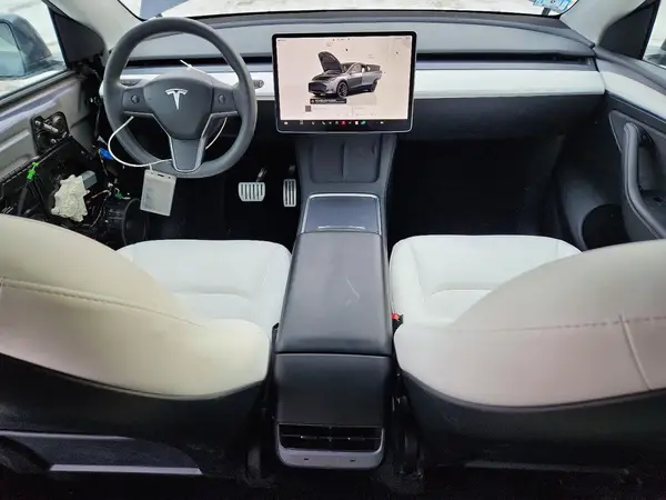 7SAYGDEF7PF762646 2023 TESLA MODEL Y - Image 8