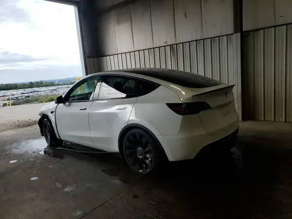 7SAYGDEF7PF763781 2023 TESLA MODEL Y - Image 2