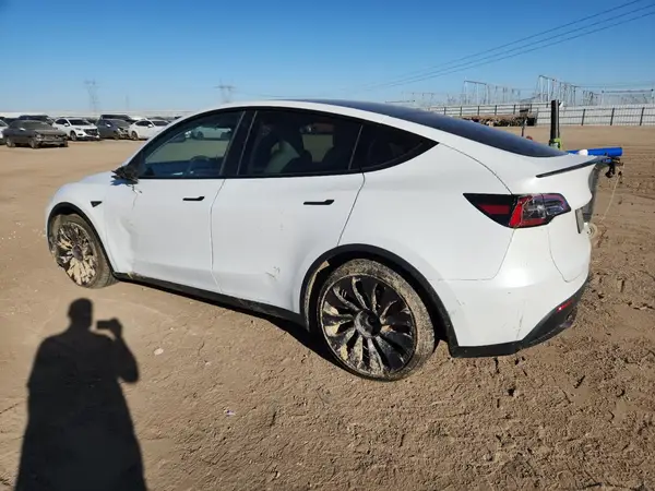 7SAYGDEF7PF776756 2023 TESLA MODEL Y - Image 2