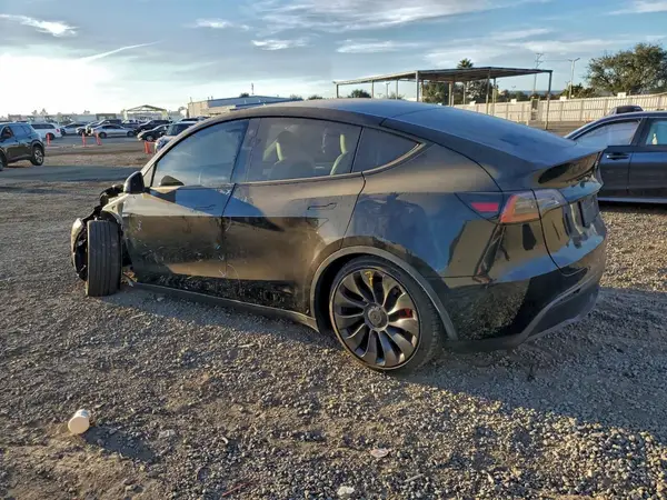 7SAYGDEF7PF779060 2023 TESLA MODEL Y - Image 2