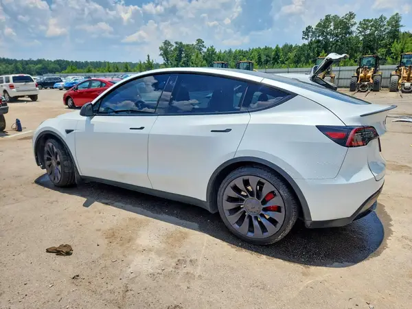 7SAYGDEF7PF779463 2023 TESLA MODEL Y - Image 2