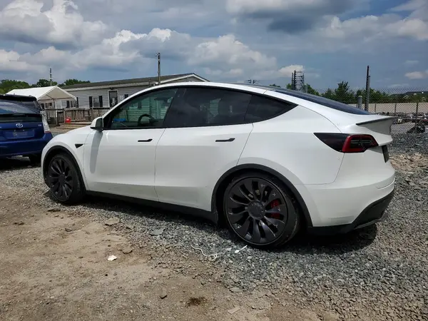 7SAYGDEF7PF788423 2023 TESLA MODEL Y - Image 2