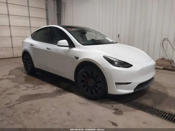 7SAYGDEF7PF811182 2023 TESLA MODEL Y - Image 1