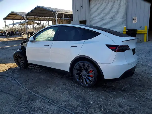 7SAYGDEF7PF826653 2023 TESLA MODEL Y - Image 2