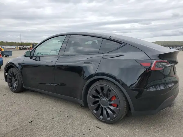 7SAYGDEF7PF832498 2023 TESLA MODEL Y - Image 2