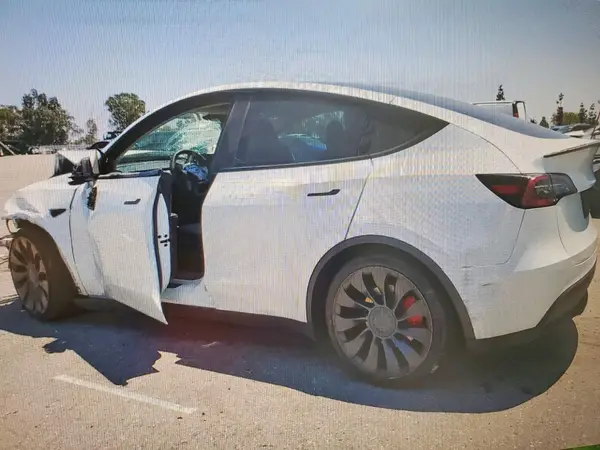 7SAYGDEF7PF836731 2023 TESLA MODEL Y - Image 2