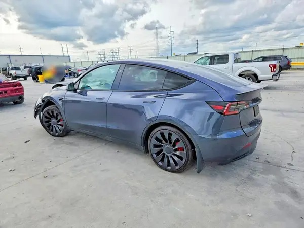 7SAYGDEF7PF874976 2023 TESLA MODEL Y - Image 2