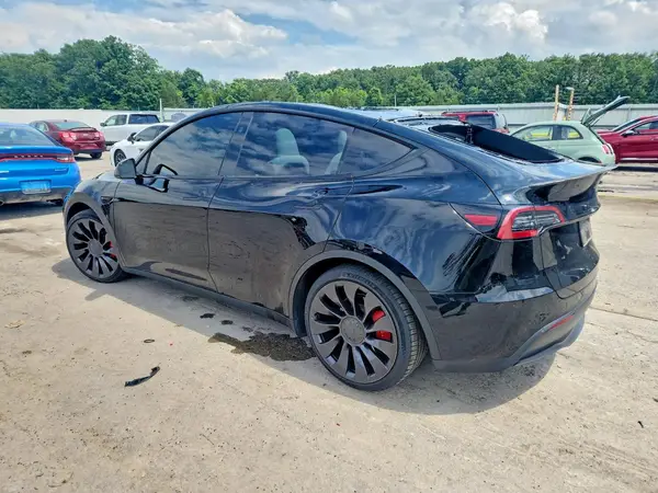 7SAYGDEF7PF892359 2023 TESLA MODEL Y - Image 2
