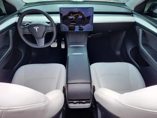 7SAYGDEF7PF892359 2023 TESLA MODEL Y - Image 8