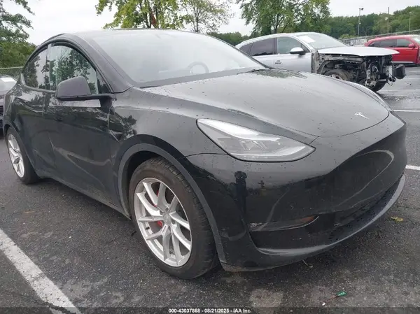 7SAYGDEF7PF980571 2023 TESLA MODEL Y - Image 1