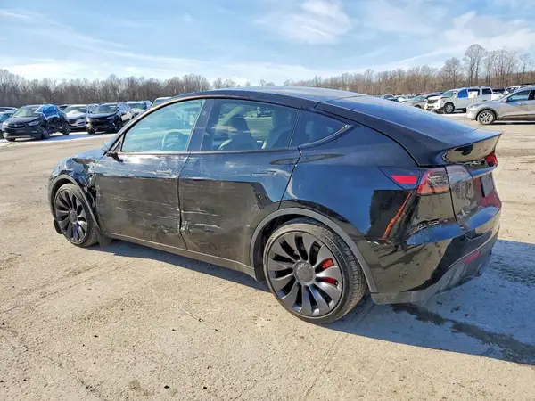 7SAYGDEF7RA264611 2024 TESLA MODEL Y - Image 2