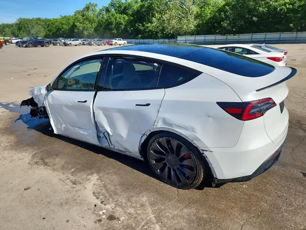 7SAYGDEF7RA265466 2024 TESLA MODEL Y - Image 2