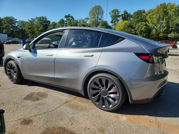 7SAYGDEF7RA288942 2024 TESLA MODEL Y - Image 2