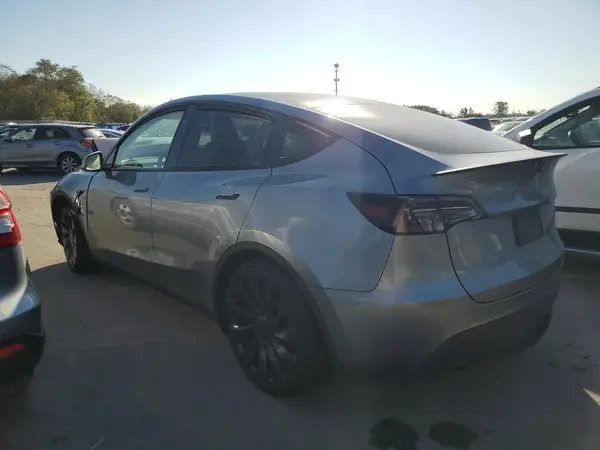 7SAYGDEF7RA288973 2024 TESLA MODEL Y - Image 2