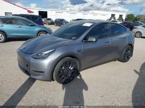 7SAYGDEF7RA295955 2024 TESLA MODEL Y - Image 2