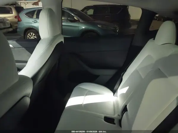 7SAYGDEF7RA295955 2024 TESLA MODEL Y - Image 8