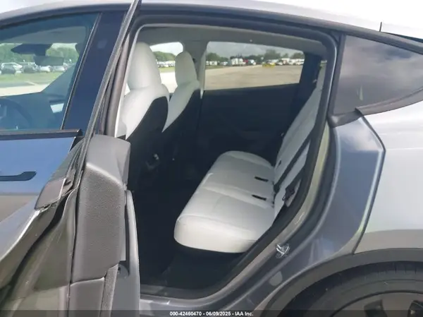 7SAYGDEF7RA296765 2024 TESLA MODEL Y - Image 8