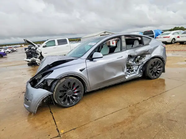 7SAYGDEF7RA309045 2024 TESLA MODEL Y - Image 1
