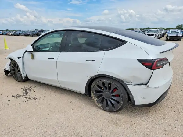 7SAYGDEF7RA320109 2024 TESLA MODEL Y - Image 2