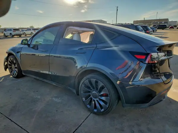 7SAYGDEF7RA323348 2024 TESLA MODEL Y - Image 2