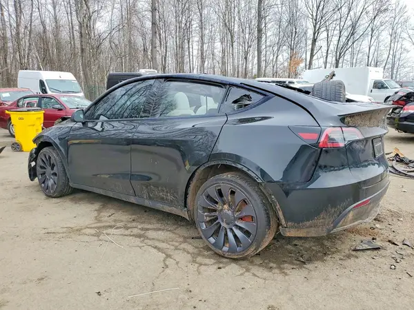 7SAYGDEF7RF021349 2024 TESLA MODEL Y - Image 2