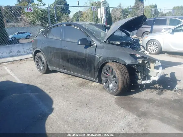 7SAYGDEF7RF021464 2024 TESLA MODEL Y - Image 1