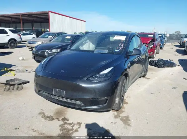 7SAYGDEF7RF023778 2024 TESLA MODEL Y - Image 2
