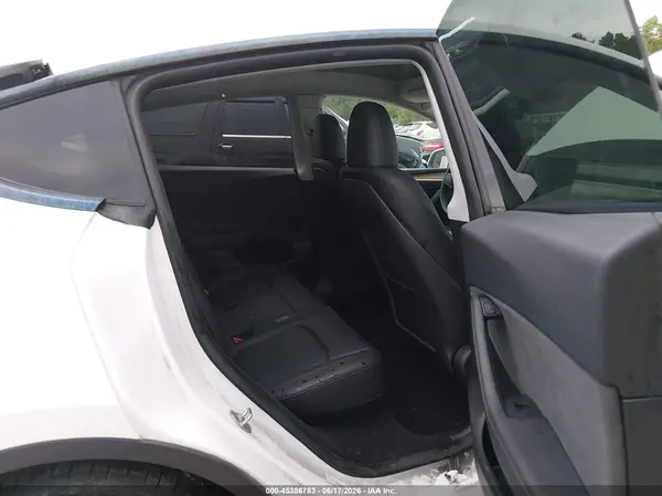 7SAYGDEF7RF034389 2024 TESLA MODEL Y - Image 8