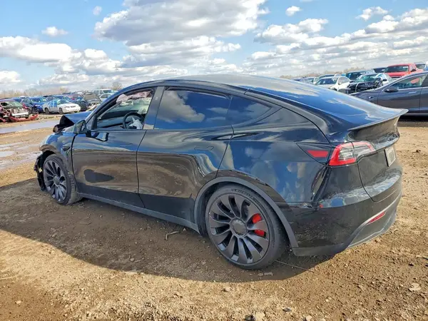 7SAYGDEF7RF036479 2024 TESLA MODEL Y - Image 2
