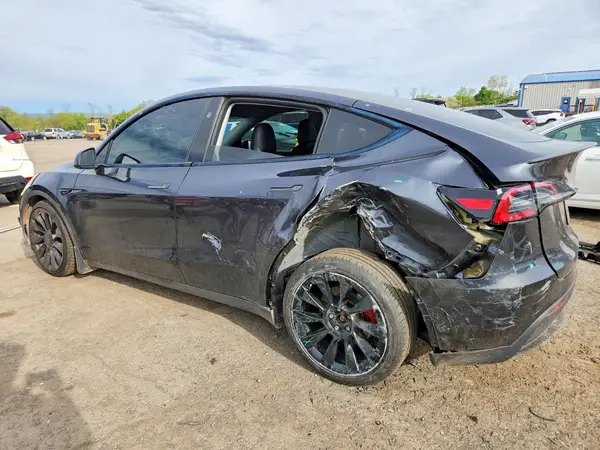 7SAYGDEF7RF036790 2024 TESLA MODEL Y - Image 2