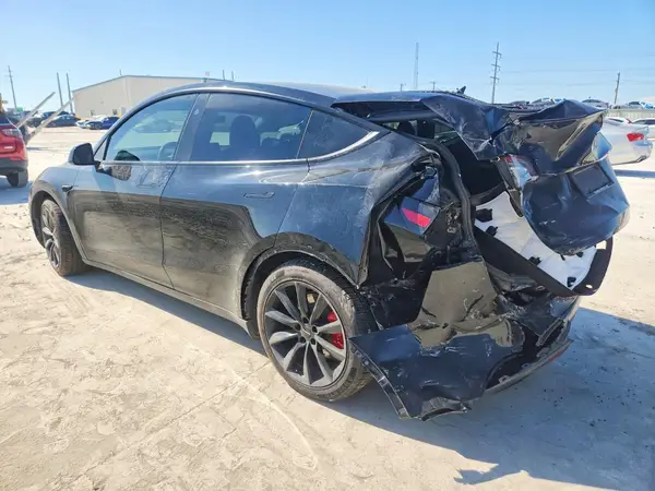 7SAYGDEF7RF037406 2024 TESLA MODEL Y - Image 2