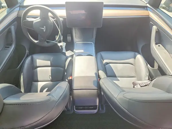 7SAYGDEF7RF037406 2024 TESLA MODEL Y - Image 8