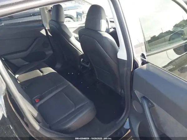 7SAYGDEF7RF042587 2024 TESLA MODEL Y - Image 8