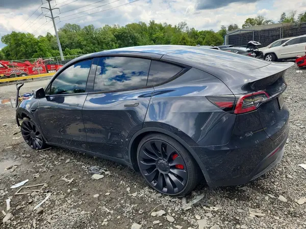 7SAYGDEF7RF043335 2024 TESLA MODEL Y - Image 2