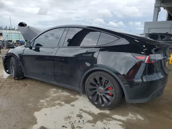 7SAYGDEF7RF045702 2024 TESLA MODEL Y - Image 2