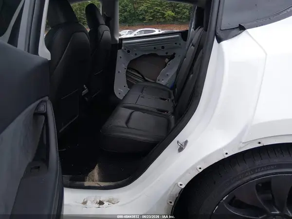7SAYGDEF7RF046977 2024 TESLA MODEL Y - Image 8