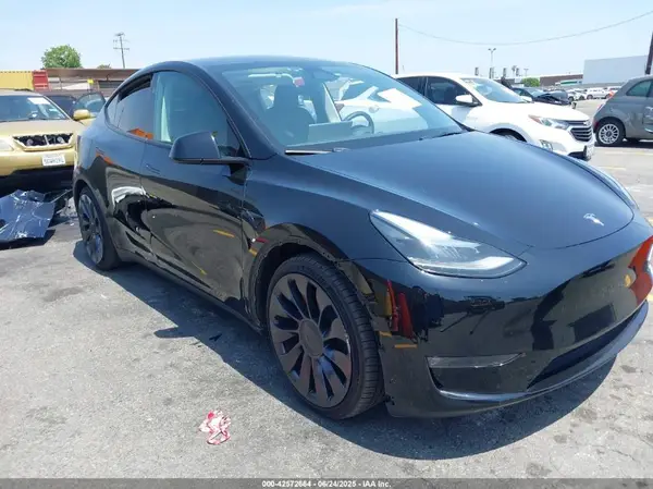 7SAYGDEF7RF058563 2024 TESLA MODEL Y - Image 1