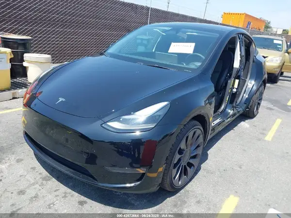 7SAYGDEF7RF058563 2024 TESLA MODEL Y - Image 2