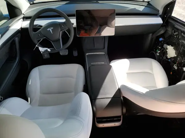 7SAYGDEF7RF064170 2024 TESLA MODEL Y - Image 8